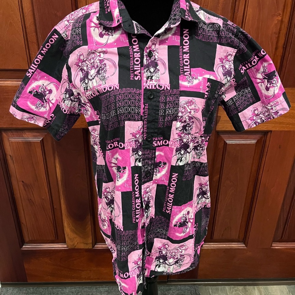 Sailor Moon Button Up Shirt Hot Topic Size MD Pink & Black